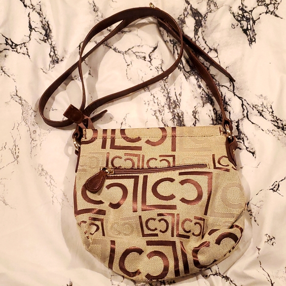 Liz Claiborne Small Crossbody Logo Bag - Picture 2 of 5